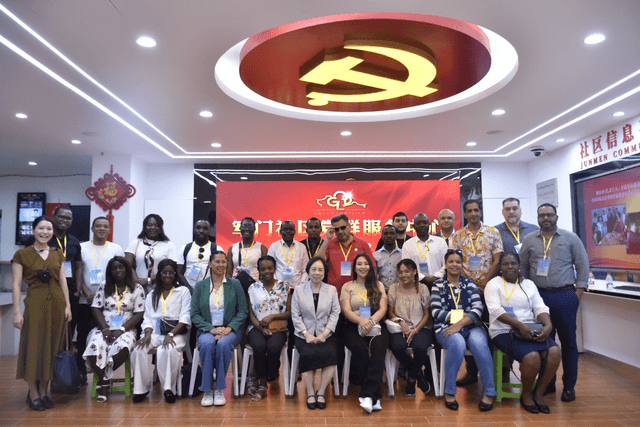 “葡语国家治国理政能力建设研修班”到军门社区 考察学习