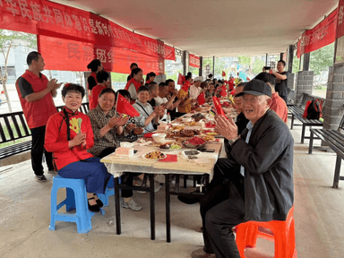 社区“百姓客厅”，服务居民满“格”！