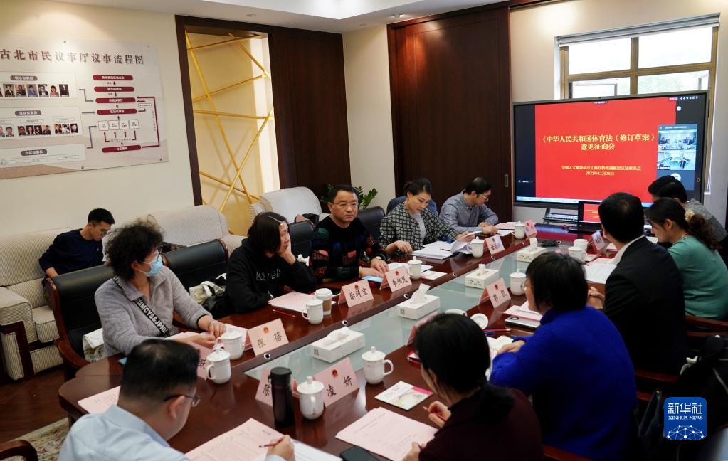 守住拒腐防变防线，习近平这样要求年轻干部 挺起脊梁冲锋在前 为党和人民事业拼搏奉献