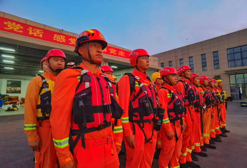 连夜集结！7省1800名消防指战员增援河南抢险救灾