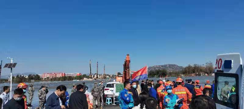 河北平山县坠河大巴已救出38人 肇事司机已被控制