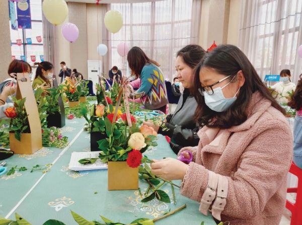 湖北荆门：“大管家”工作法带来社区翻天覆地大变化