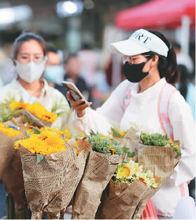 云南“拍花”拼手速，种花看屏幕