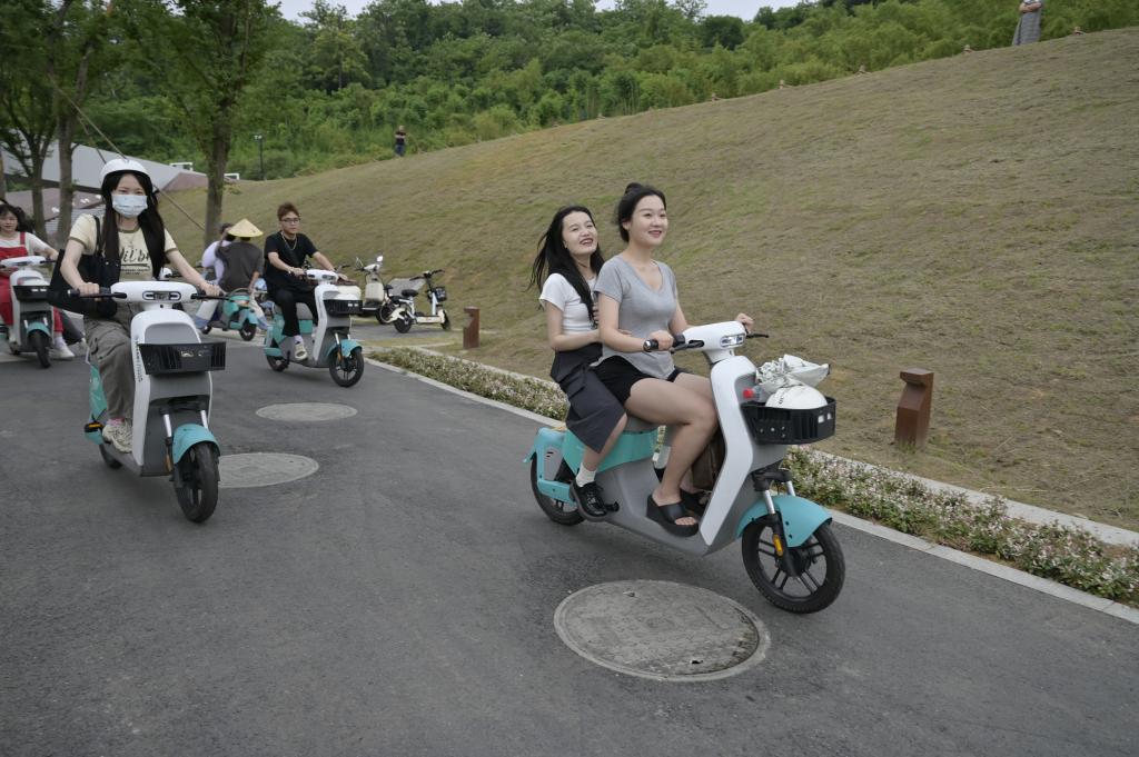 再访余村：留住“绿”，迎来“青”