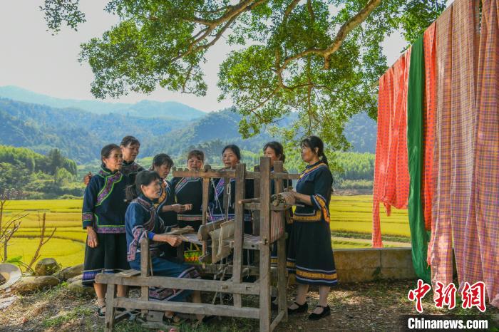 广西德保庆丰年 土布绣传承