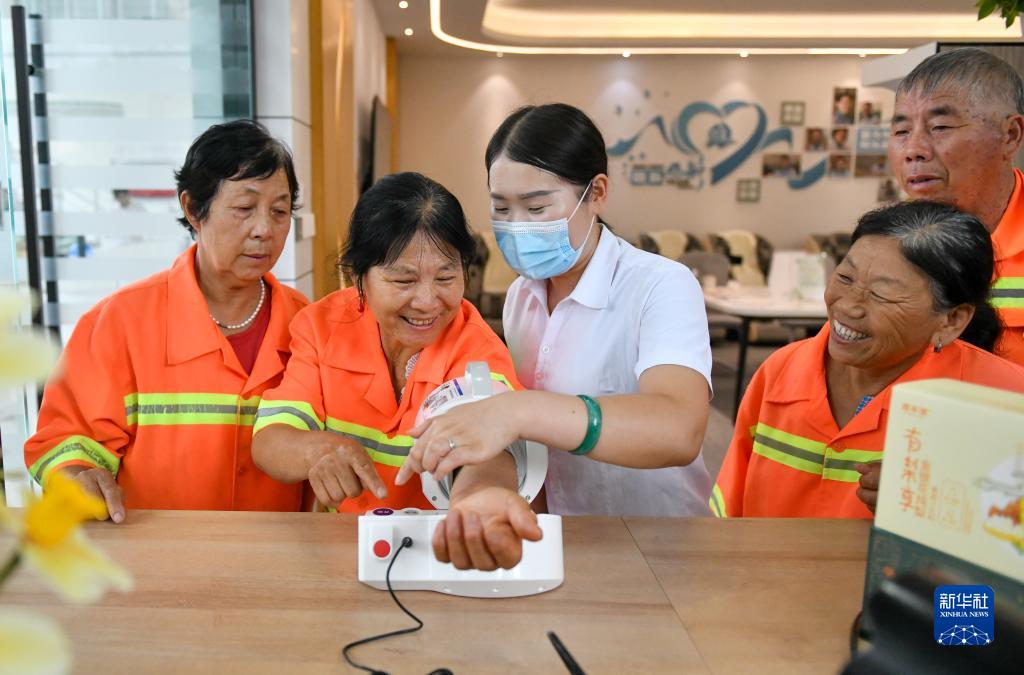 济南：户外劳动者有了避暑港湾