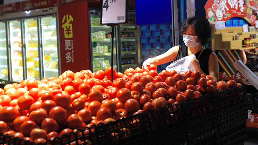 成都：商超货物充足 市民“菜篮子”有保障