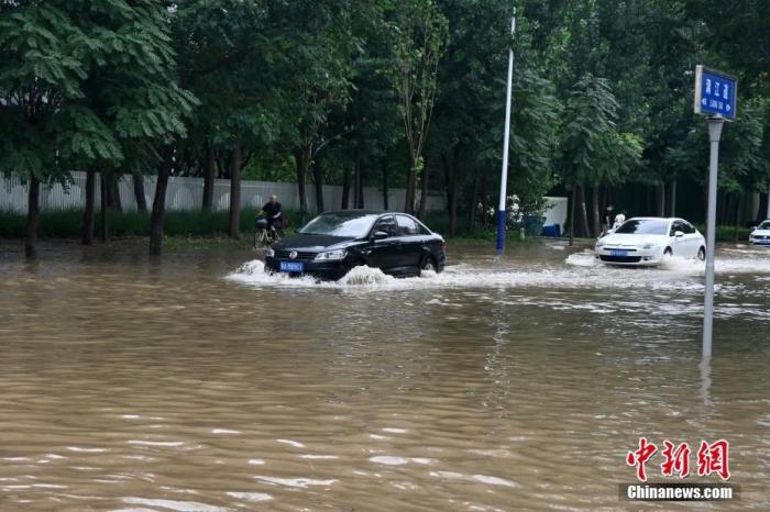 石家庄强降雨致主城区多路段断交 市政府号召错时上下班