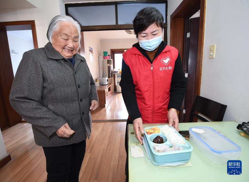 浙江湖州：社区老年食堂守护幸福晚年