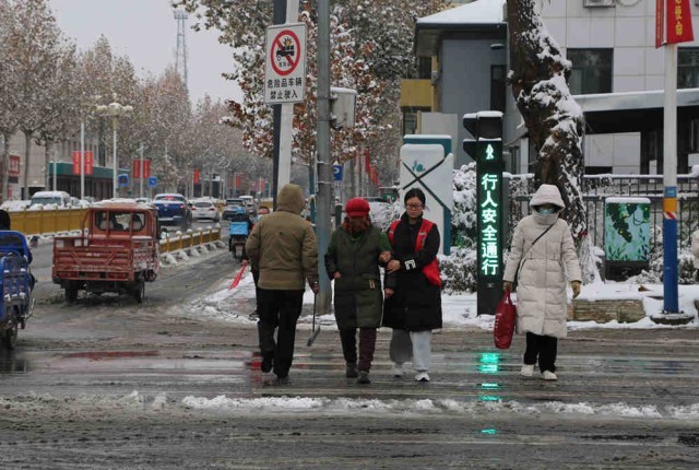 河北涞水：千名志愿者雪天服务暖人心