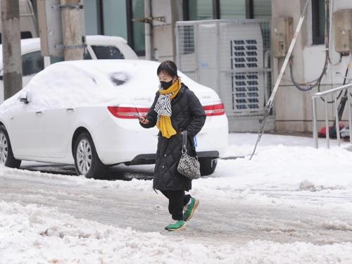 东北等地强降雪逐渐减弱 全国大部气温缓慢回升